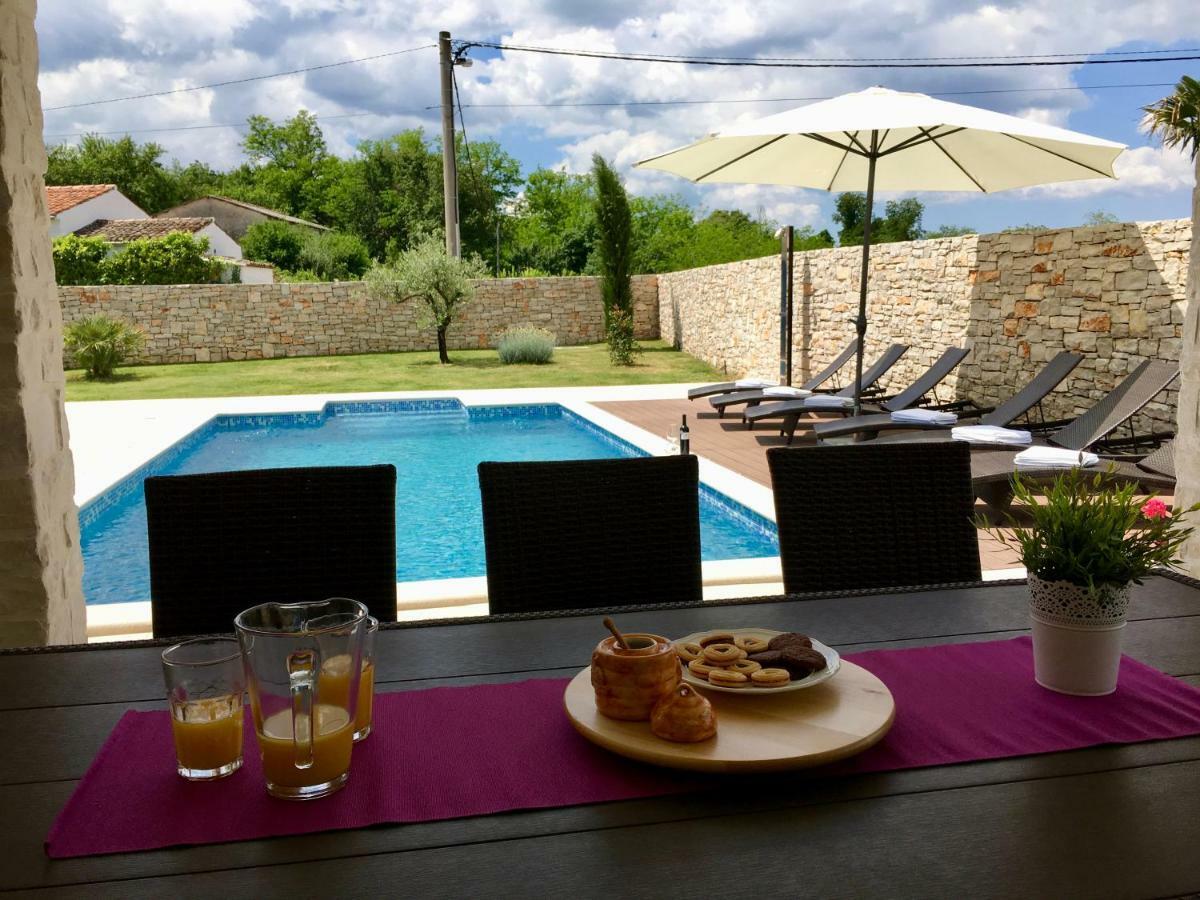 Villa Blanca With A Heated Private Pool Ruzici  Extérieur photo