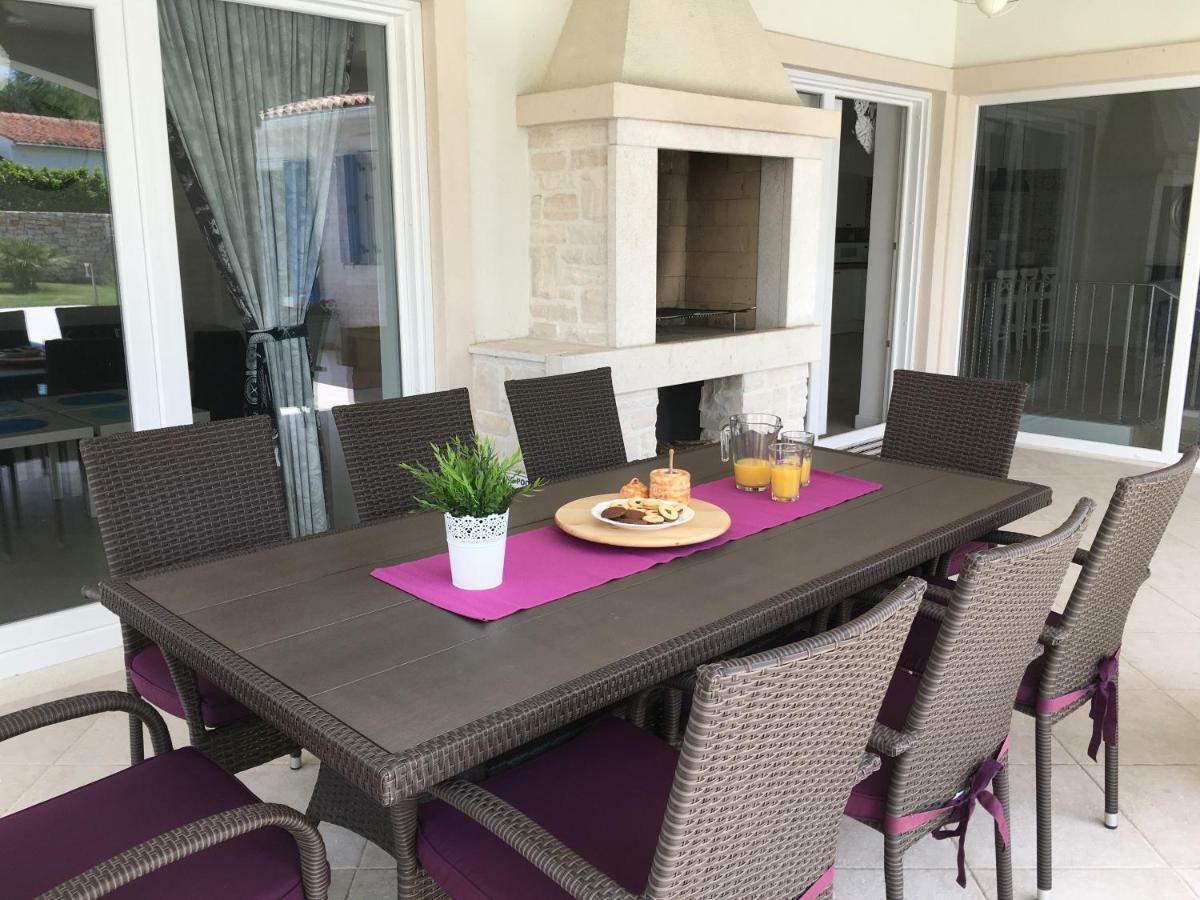 Villa Blanca With A Heated Private Pool Ruzici  Extérieur photo