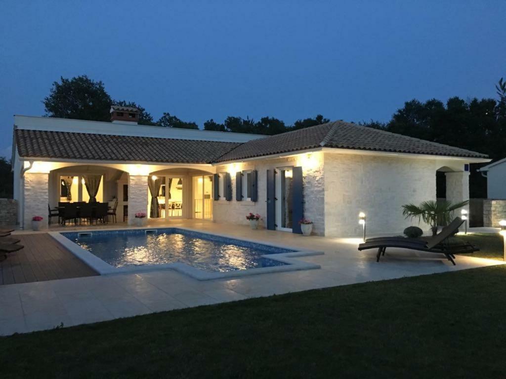 Villa Blanca With A Heated Private Pool Ruzici  Extérieur photo